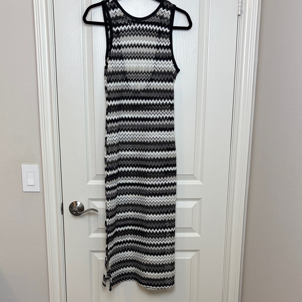 Miken Swim Black and White Zigzag Chevron Maxi Coverup Sz M